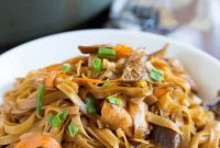 THAI CHICKEN CURRY NOODLE BOWLS