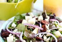 Crisp Pear & Creamy Blue Cheese Salad with Candied Pecans