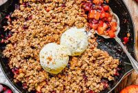 Sweet & Tart Cranberry Apple Crisp