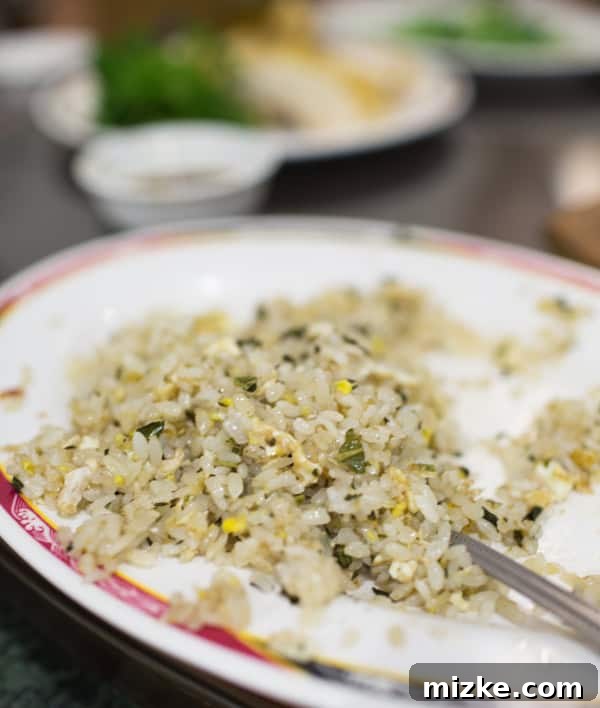 Delicious fried rice with tea leaves, a unique Maokong specialty