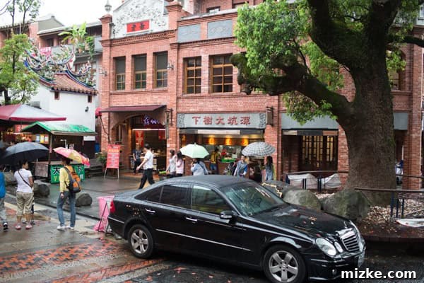 Shenkeng's Popular Tofu Restaurant The Famous Restaurant Under the Big Tree in Shenkeng