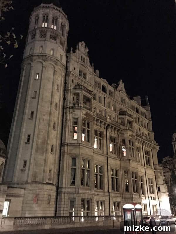 London: A Tourist's Delight 19 Stunning night view of London architecture