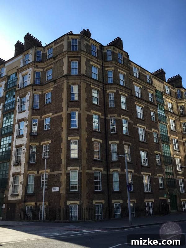 London: A Tourist's Delight 28 Classic London townhouse architecture