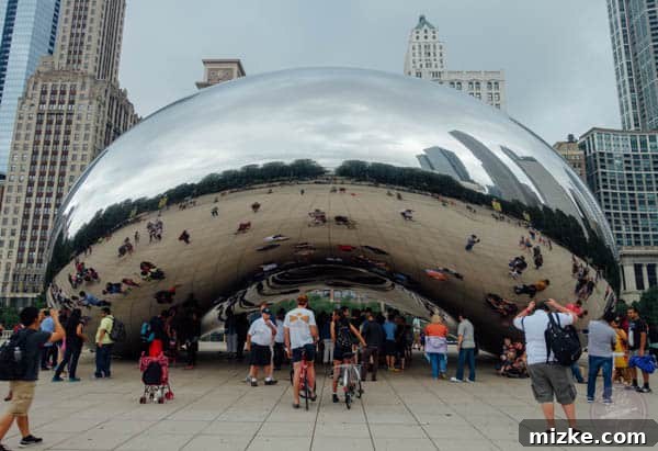 Unforgettable Chicago Experiences 2 Cloud Gate (The Bean) reflecting Chicago's skyline in Millennium Park