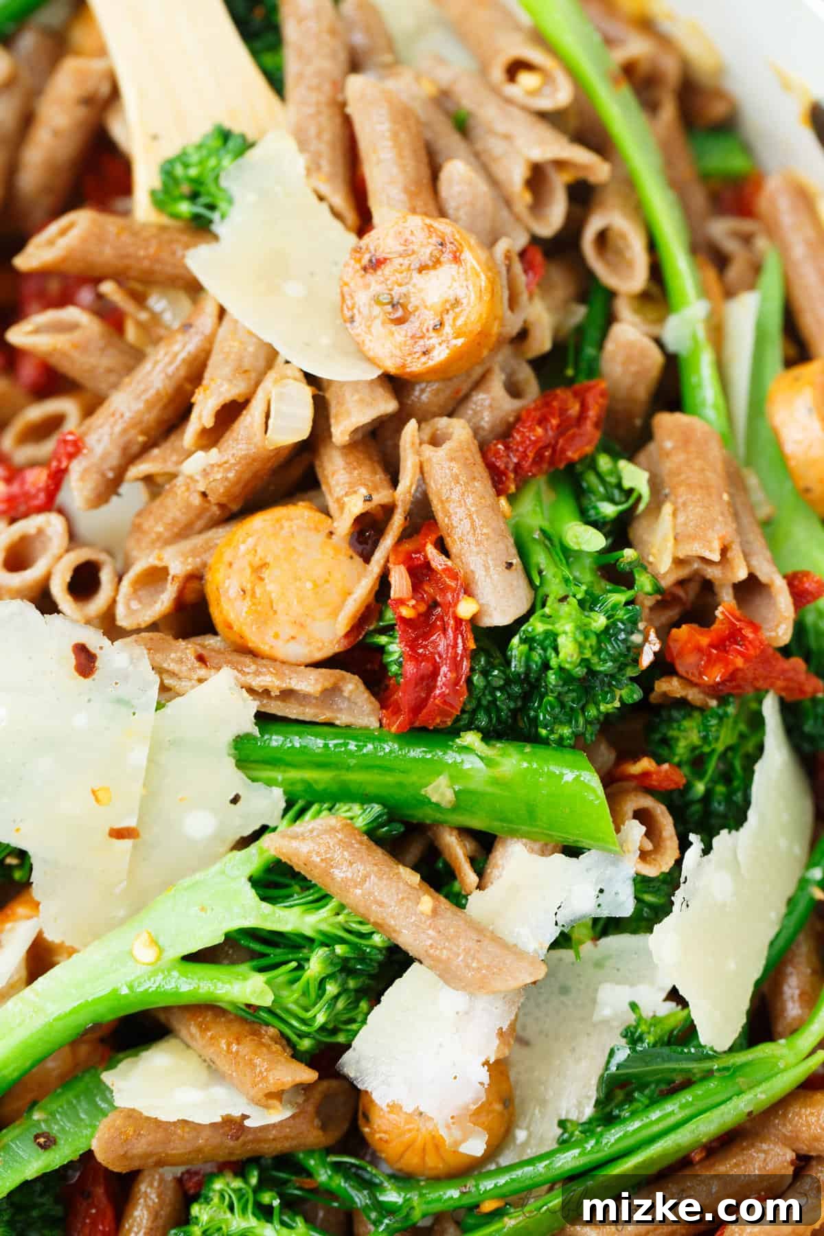 Wholesome Penne with Savory Chicken Sausage, Zesty Sun-Dried Tomatoes, and Bitter Greens 4 A light and hearty pasta dish that will sure to fill you up! This whole wheat penne with broccoli rabe, chicken sausage, and sundried tomatoes is a flavorful and unique pasta dish to put on your dinner table!
