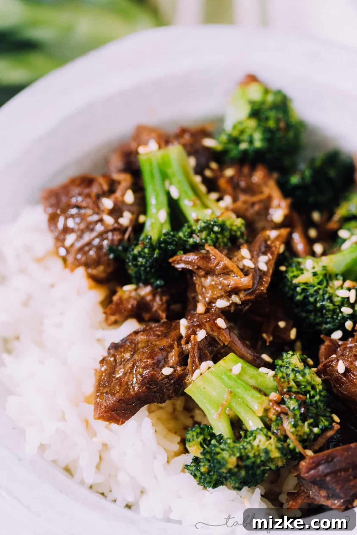 An Instant Pot (pressure cooker) version of the classic beef and broccoli that everyone loves!