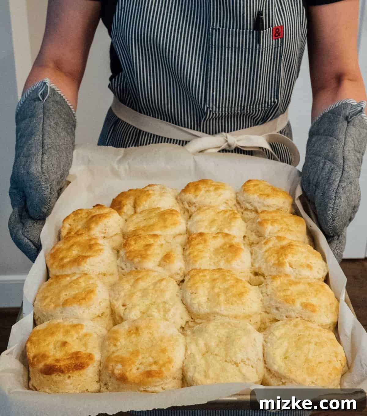 Joanna Gaines' Fluffy Buttery Biscuits: The Ultimate Homemade Recipe for Breakfast Perfection You'll want these biscuits on your breakfast table! They're so fluffy, buttery, and incredibly tender. You won't be able to just eat one! #biscuits #breakfast #breakfastrecipes